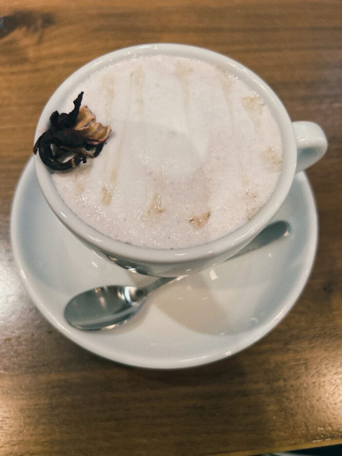 コーヒートークカフェで頼んだスイートハートラテ